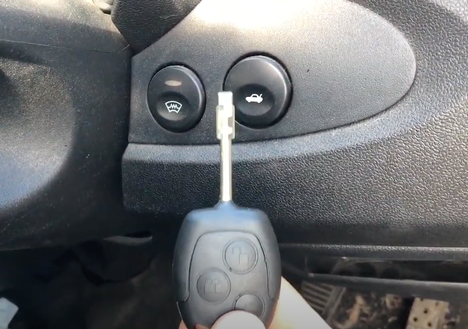 How to program a Ford Tibbe remote key