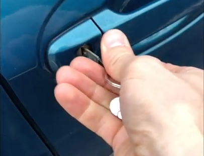 How to open a Toyota Yaris using the emergency key
